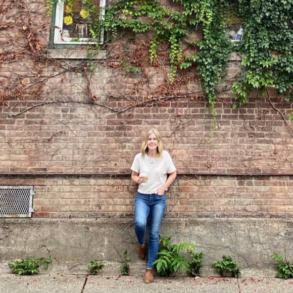 Meet your Posher, Caitlin - Picture 1 of 1